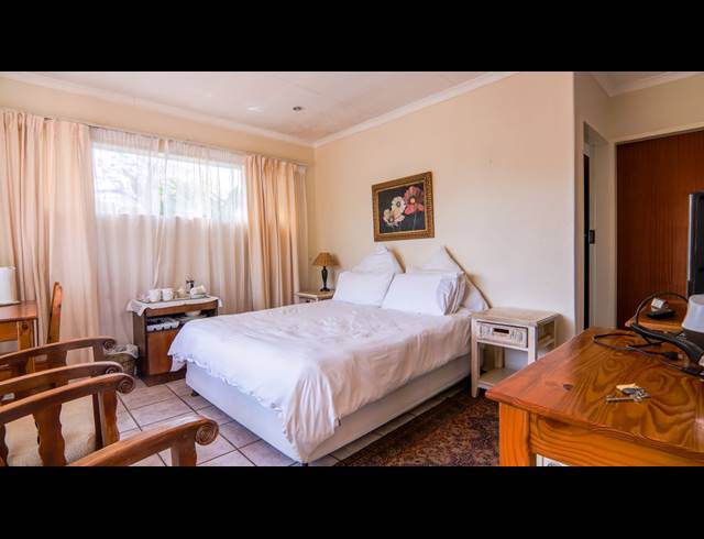 7 BEDROOM FREEHOLD FOR SALE IN DIE HOEWES